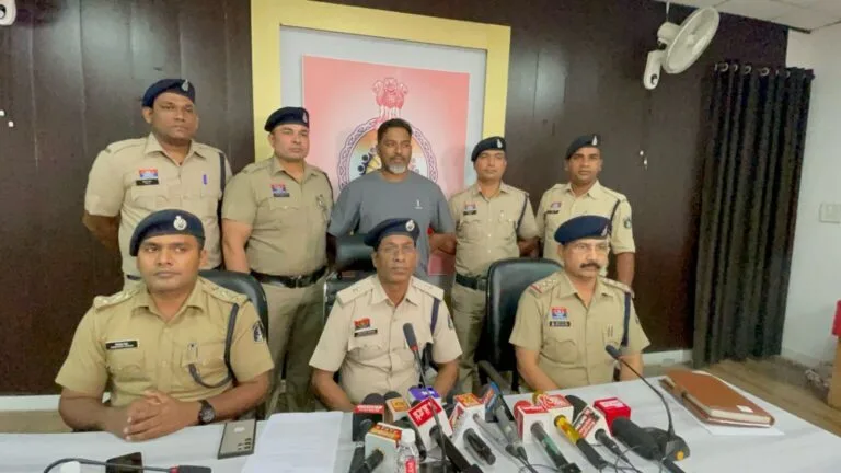 नशीली सिरप और हथियारों के साथ शातिर अपराधी शहबाज उर्फ शीबू खान गिरफ्तार