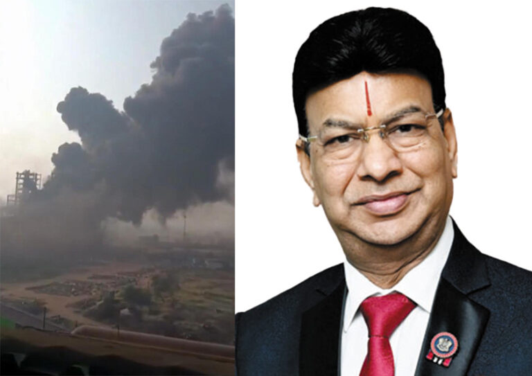 भाटापारा: रियल इस्पात एंड पावर के प्लांट में विस्फोट, छह श्रमिकों की मौत, 10 से अधिक घायल भाटापारा में स्टील प्लांट में विस्फोट के बाद क्षतिग्रस्त क्षेत्र