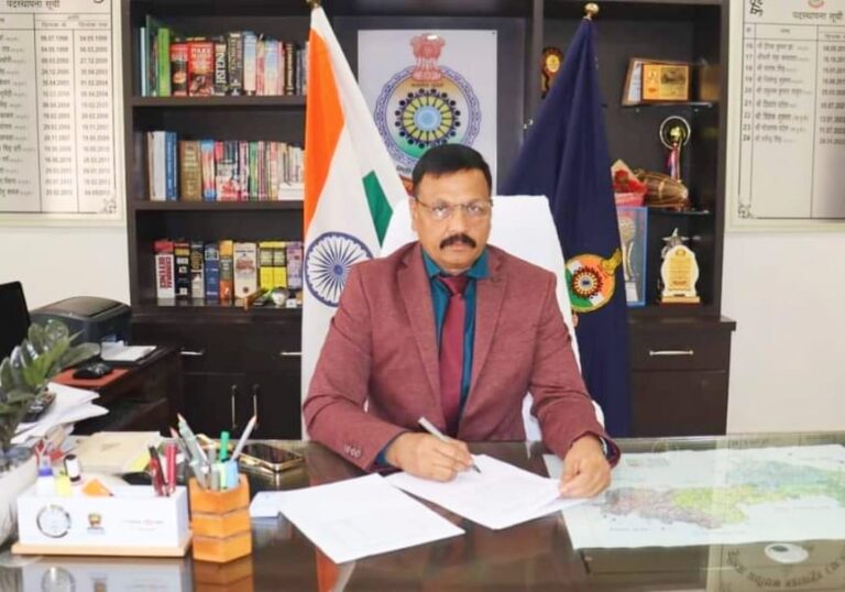 छत्तीसगढ़ पुलिस विभाग से जुड़े एक कार्यालय का दृश्य