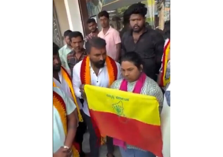 कर्नाटक में भाषा विवाद का वीडियो वायरल, सैलून घटना पर पुलिस कार्रवाई को लेकर बहस तेज भाषा विवाद से जुड़ी प्रतीकात्मक तस्वीर