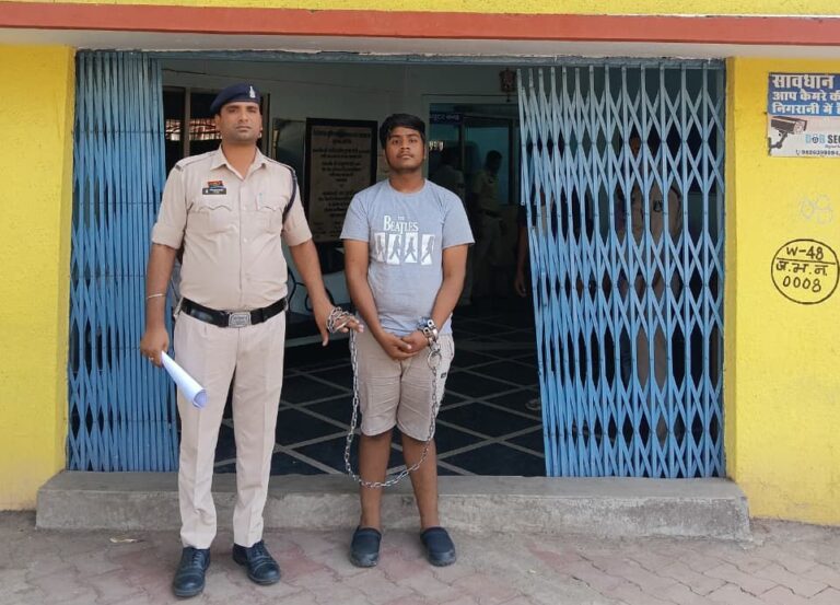 रायपुर: विदेशी मुद्रा ठगी के अंतर्राज्यीय गिरोह का सरगना अमन शर्मा गिरफ्तार पुलिस टीम द्वारा हिरासत में लिया गया साइबर ठगी का आरोपी