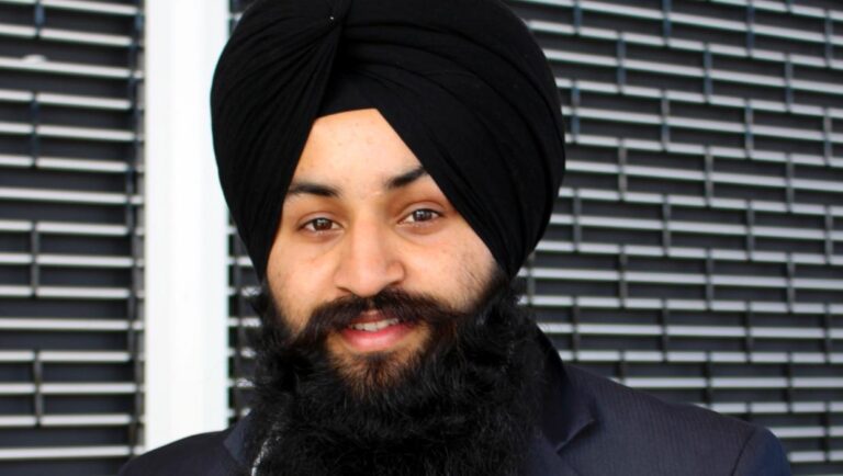 न्यूजीलैंड: इंदिरा गांधी के हत्यारे के भतीजे बलतेज सिंह, ड्रग तस्करी में दोषी, नाम गोपनीय रखने की याचिका खारिज न्यूजीलैंड में ड्रग्स जब्ती से जुड़ी पुलिस जांच का दृश्य