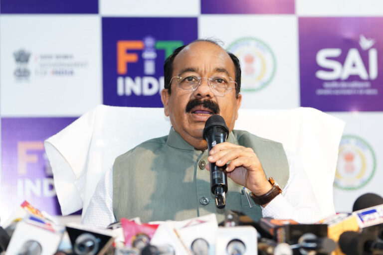 रायपुर में खेलो इंडिया ट्राइबल गेम्स स्थल का निरीक्षण करते अधिकारी