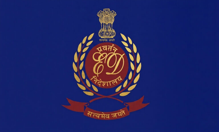 जांच एजेंसी द्वारा जब्त किए गए डेबिट कार्ड और नकदी