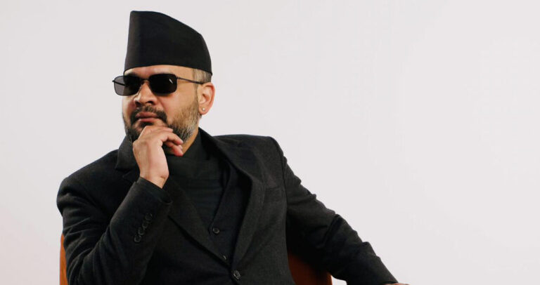 नेपाल में सरकारी बैठक के दौरान मौजूद नेता और अधिकारी