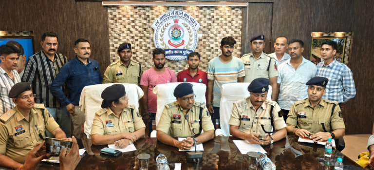 आयुष कश्यप हत्या मामले में जांच के दौरान पुलिस टीम