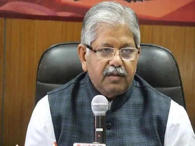रायपुर: मॉर्निंग वॉक पर निकले पूर्व विधानसभा अध्यक्ष धर्मलाल कौशिक से मोबाइल स्नैचिंग रायपुर के शंकर नगर इलाके में मोबाइल स्नैचिंग मामले की जांच करती पुलिस