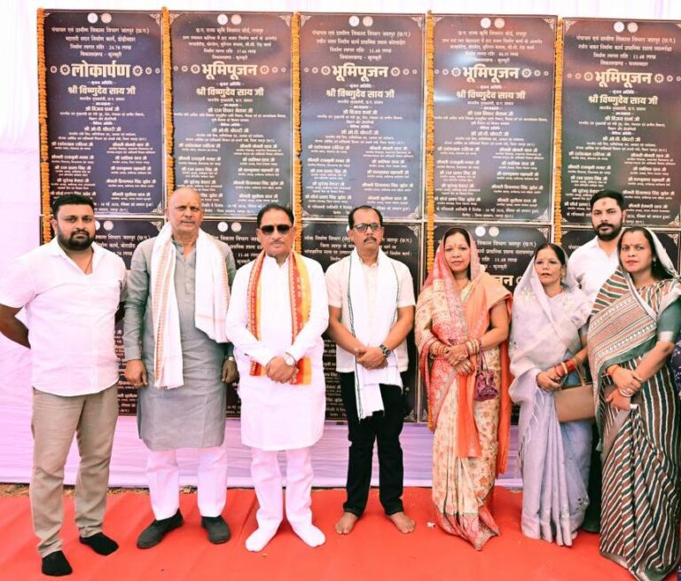 जशपुर जिले के कलिबा में विकास कार्यों के कार्यक्रम में शामिल मुख्यमंत्री विष्णुदेव साय