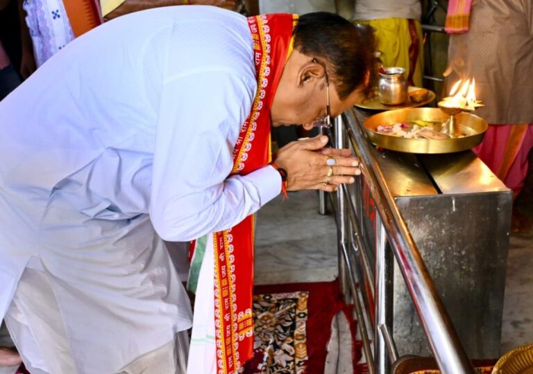 रायपुर: मुख्यमंत्री विष्णुदेव साय गायत्री नगर स्थित जगन्नाथ मंदिर के हरिनाम संकीर्तन में हुए शामिल रायपुर के जगन्नाथ मंदिर में हरिनाम संकीर्तन कार्यक्रम में शामिल मुख्यमंत्री विष्णुदेव साय