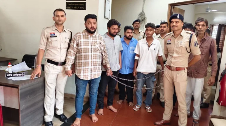 रायपुर में देर रात डीजे पार्टी के दौरान पुलिस की कार्रवाई।