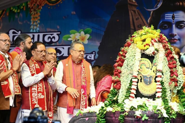 रायपुर में गुढ़ियारी से महादेव घाट तक कांवड़ यात्रा में शामिल मुख्यमंत्री विष्णु देव साय